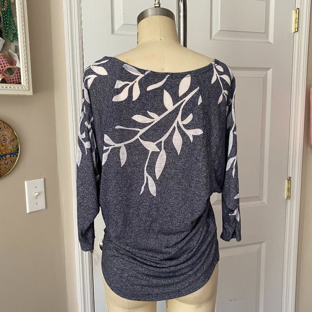 LOVE CULTURE Heathered Blue Floral silhouette Slouchy Dolman Shirt *SMALL* - Picture 4 of 5